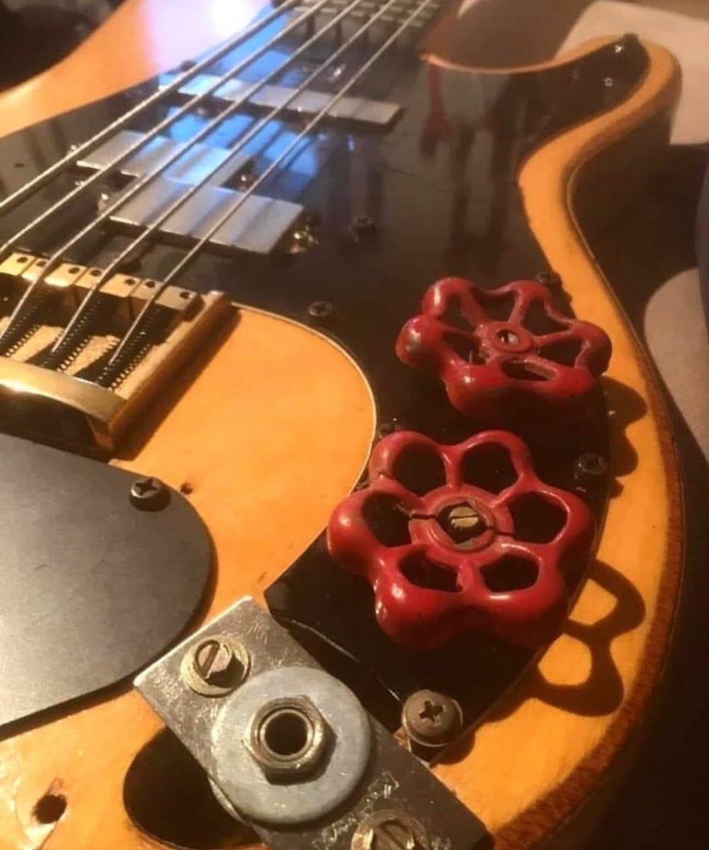 BassMagOnline's tweet photo. If it works, it works https://t.co/66TiQrGuSM