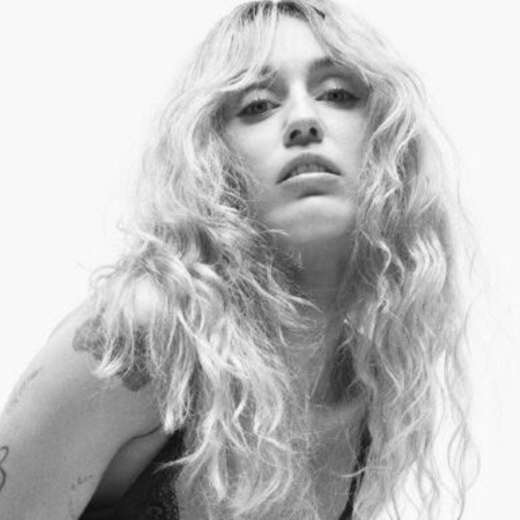 MileyCyrusBz's tweet photo. Miley Cyrus reportedly decided to leave Sony Music after the lack of support for her album ‘Something Beautiful’ and the previous sabotage of projects like ‘Plastic Hearts’ and ‘She Is Coming’ https://t.co/6Yd9MdzzkD