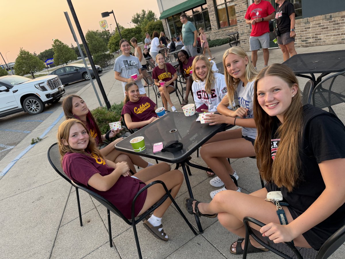 MontiGirlsBBall's tweet photo. As our summer session comes to an end, we went to @MSUMoorhead and did some team bonding, scrimmages, and even made time for a stop at the World's Largest Dilly Bar! https://t.co/6lFKfcmRwB