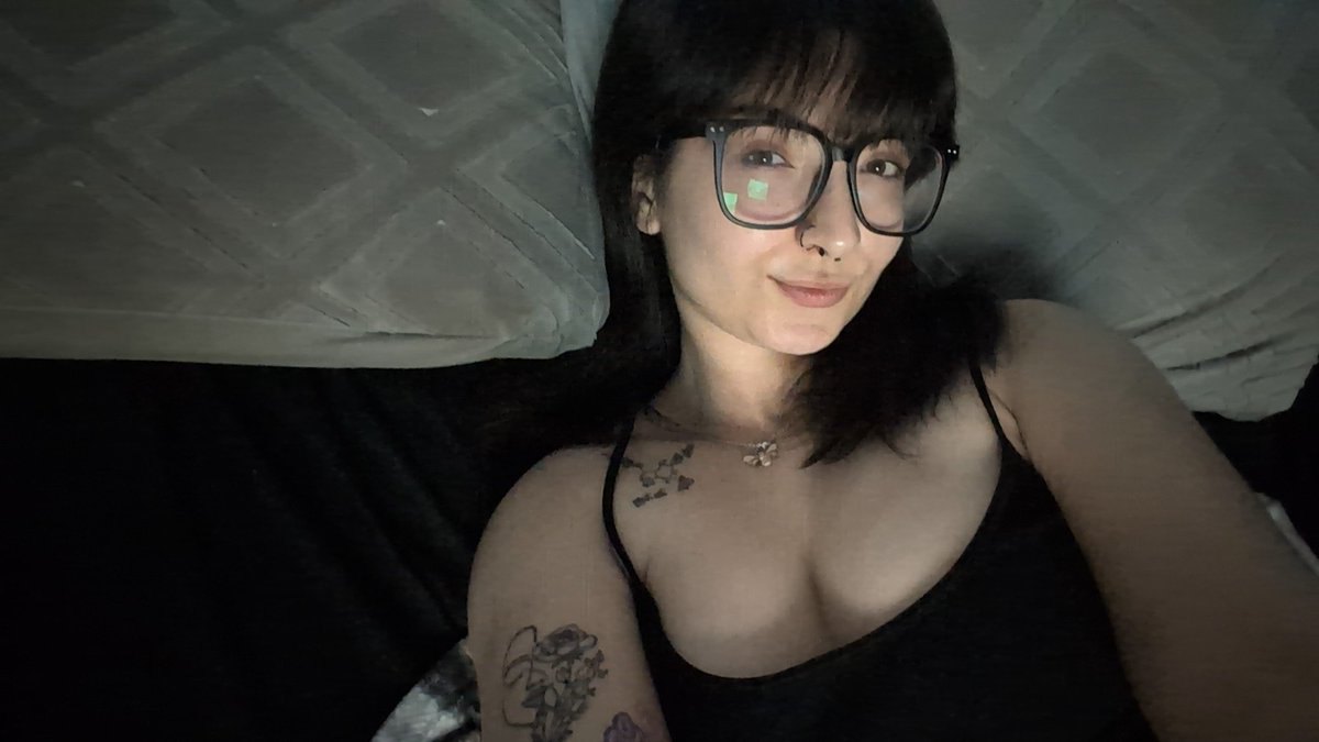 More4Moon's tweet photo. low quality photo for a low quality day https://t.co/VZmtCqjZcW