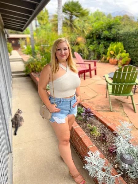 maddy49486's tweet photo. Hey who really mind for a date? https://t.co/AwfVtCMgxE