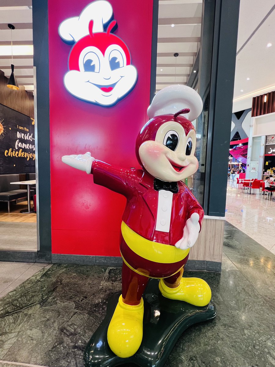 lavleeferlenssi's tweet photo. Bida ang saya with @Jollibee in @MALLOFQATAR ๐น #WhenInDoha #WeekendInDoha #HappyWeekendDoha ๐ #MallOfQatar #Jollibee #JollibeeQatar ๐ #SummerInDoha #CheapEatsInDoha https://t.co/gWpib7bH3s