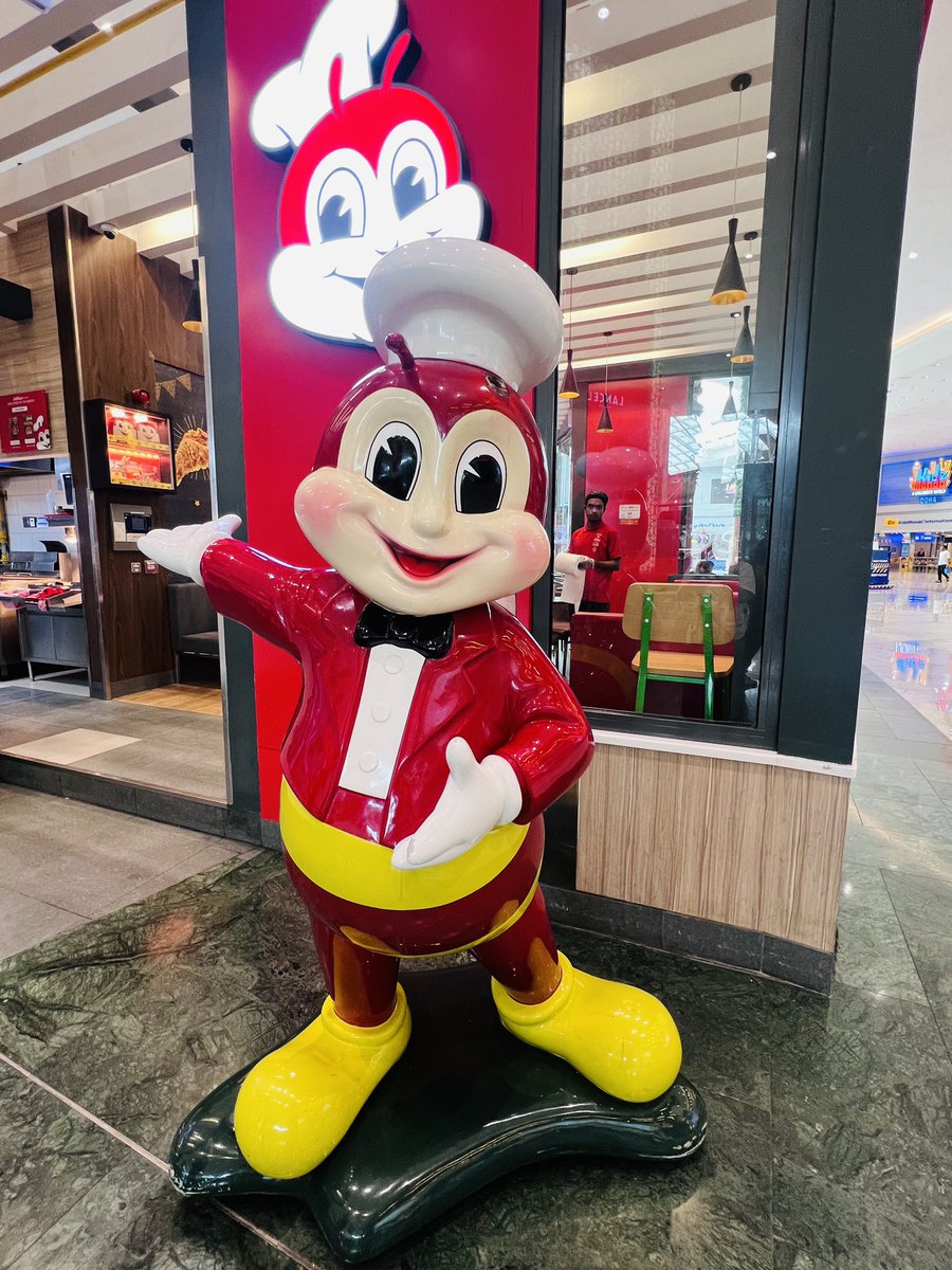 lavleeferlenssi's tweet photo. Bida ang saya with @Jollibee in @MALLOFQATAR ๐น #WhenInDoha #WeekendInDoha #HappyWeekendDoha ๐ #MallOfQatar #Jollibee #JollibeeQatar ๐ #SummerInDoha #CheapEatsInDoha https://t.co/gWpib7bH3s