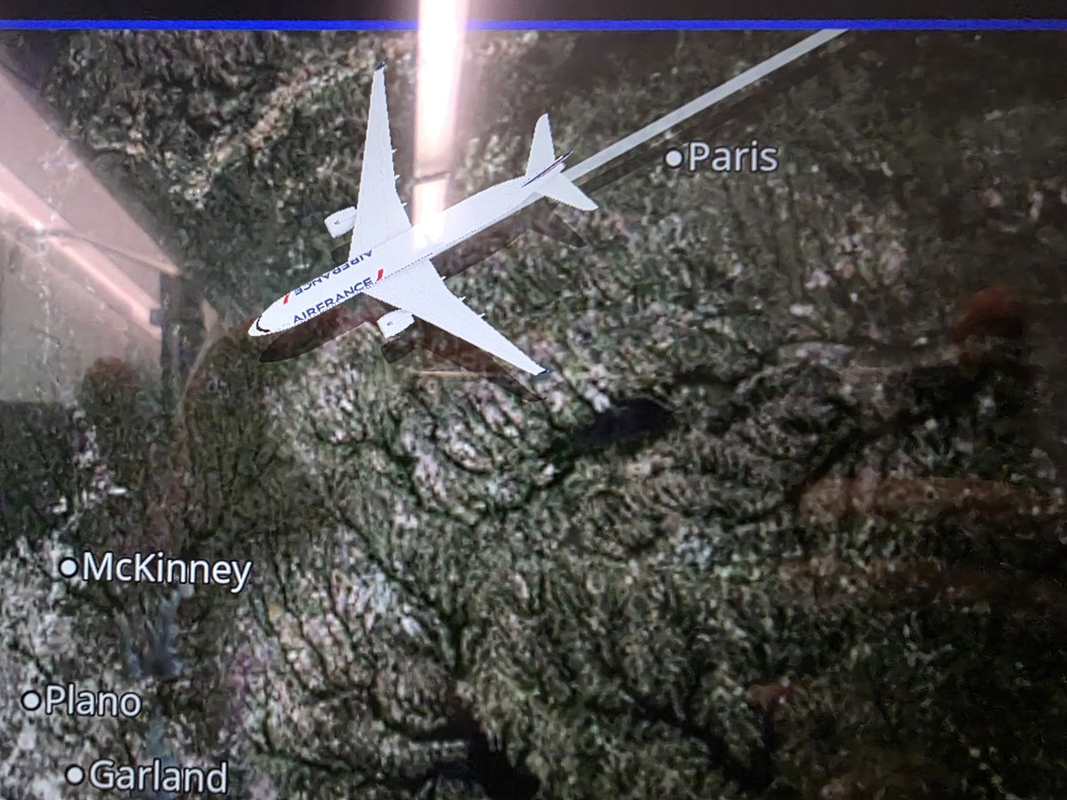 Matrym_gg's tweet photo. We flew over Paris, TX on my way back from Paris, France.  That has to be intentional. https://t.co/1nMATZhBuk