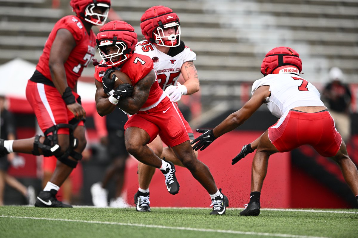 ysufootball's tweet photo. Day One of camp is in the books! 

Great morning of practice for our Penguins🐧🏈

#GoGuins https://t.co/YHzVWUVKwj