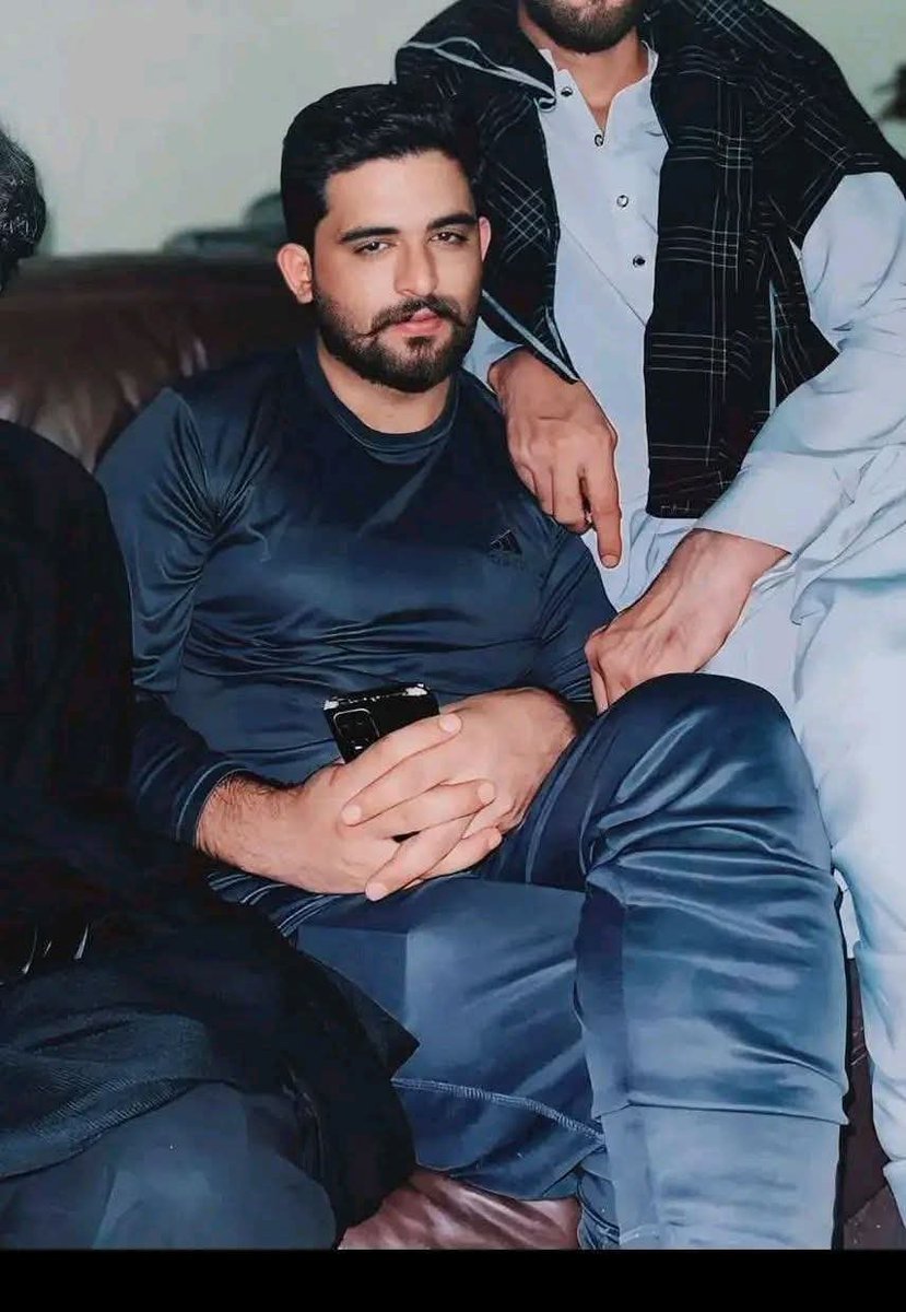 Ajk_Updates_'s tweet photo. چھوٹا گلا سے پانچ بہنوں کا اکلوتا بھائ فہیم جام شہادت نوش کر گیا 💔🥹 https://t.co/gH1swDxfUS