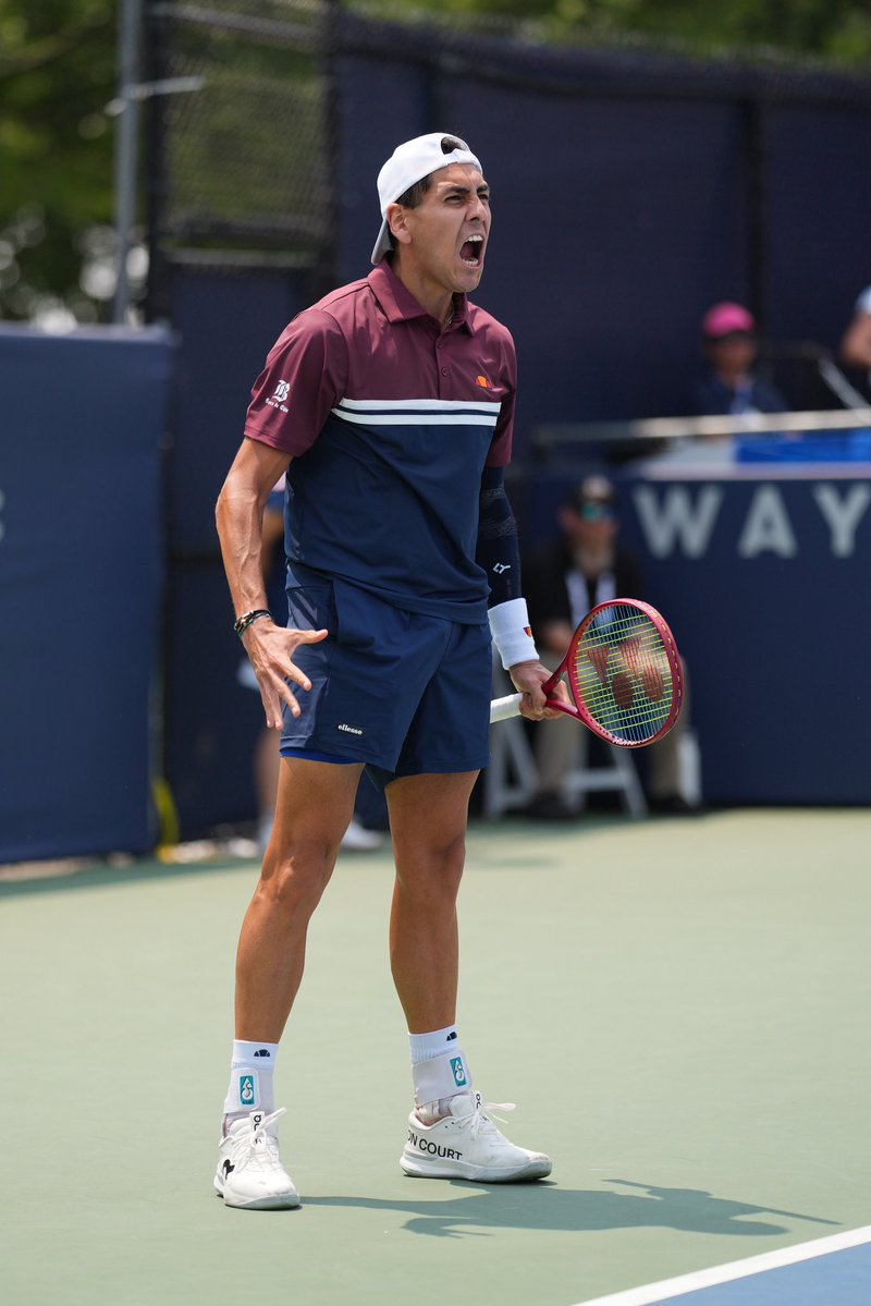 mubadaladcopen's tweet photo. Debut delight for Alejandro Tabilo 💪

The Chilean defeats Griekspoor 7-6, 4-6, 6-4 in his opening match in DC!

#MubadalaDCOpen https://t.co/C3CuZzPc2V