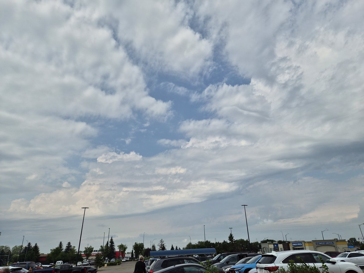 casper1451's tweet photo. #abstorm a quick thunderstorm just passed over sherwood Park right now with another one on the way. Cool cloud formations though 😎 https://t.co/gGUsW3KM6v