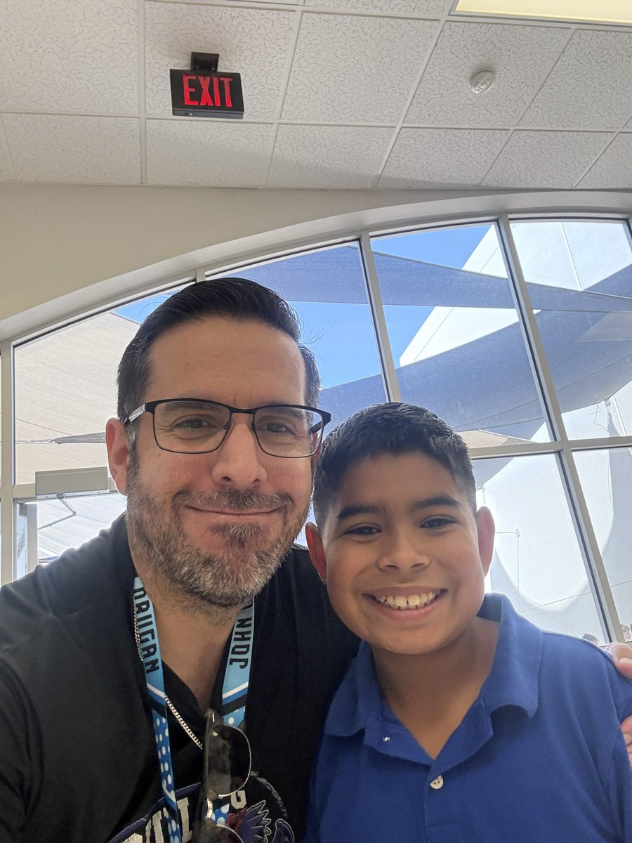 JonFlores_EP's tweet photo. Our Drugan Dragons are back! 1st day of school is always my favorite π. Thank you to @Americas_HS for sending your athletes today! #BuildingExcellenceTogether https://t.co/kihMHR30pV