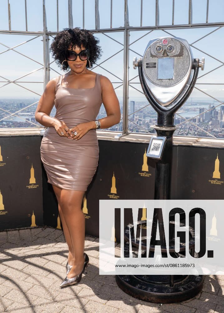 jessiefdukes's tweet photo. THE WESTIES ARE ON TOP OF THE WORLD!
First time at #EmpireStateBuilding
Nothin but Up! Binge The Westies now on @mgmplus
#TheWesties #NewYorkCity #CoreMemory
Stylist @wilfordlenov
Hair #kicknitwitcoco
Makeup #DeyonnaMcbride https://t.co/gWtyqvU80f