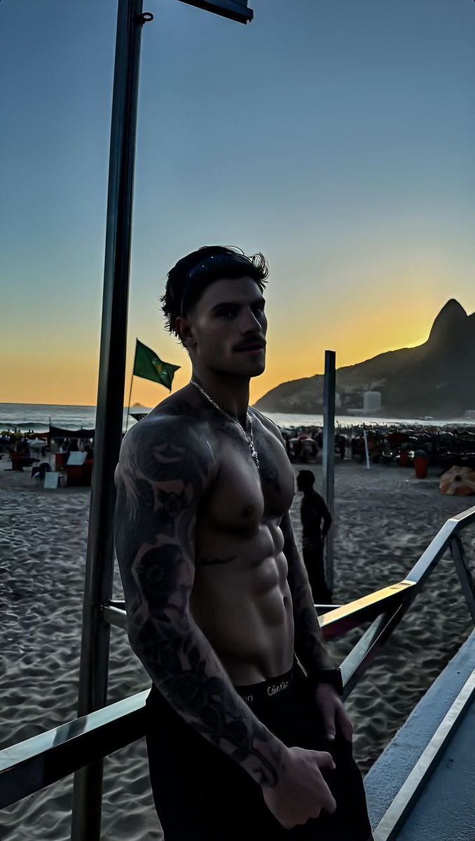 pirocudo888's tweet photo. praia melhora o dia https://t.co/cRPJNW0Xyv