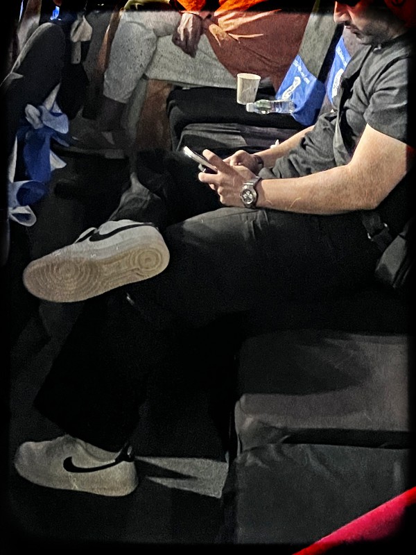7wini3afak's tweet photo. Guys wearing #sneakers #BlueSkySawItFirst🦋 https://t.co/U2uzVPq9wa