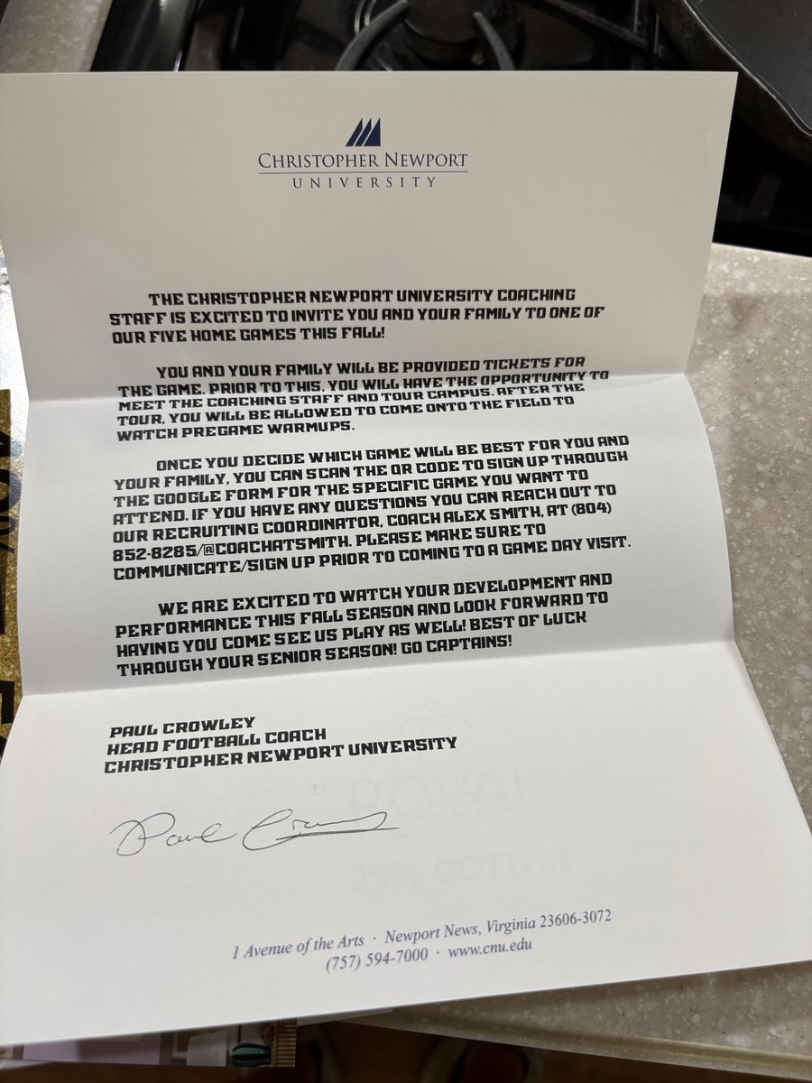 Tyson_FosterCH's tweet photo. Big thank you to @cnu_football for inviting me to a game day, as well as the opportunity to come onto the field during warmups and further my connection with coaching staff!
@CoachRio55 
#recruit #recruiting #football #collegefootball #defensiveend #tightend https://t.co/Dcb1LAnIa9