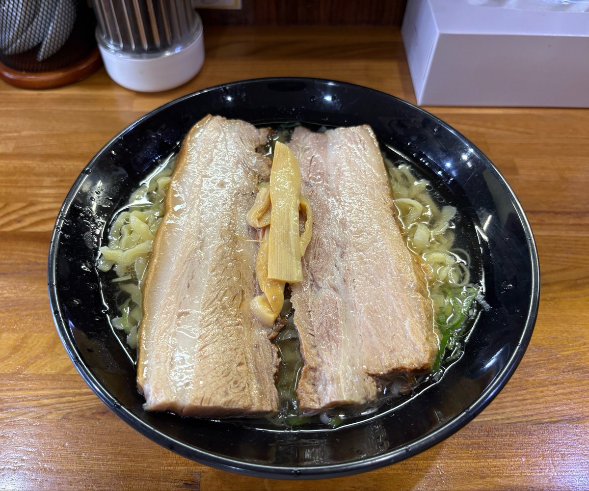 TknkYus's tweet photo. 山梨に行くとほぼ確で食べる旨麺処むらまさのTT麺
色々食べたいとこはあるんだけど、これが好きすぎて必ず一食分埋まってしまうのが困る・・

元々はとんとんと言うお店で提供されてたんだけど、閉店してしまった後に引き継いでくれたみたい。本家より少し味が濃いめ？等違いはあるけどとても美味しい https://t.co/B4fvrGhmpm