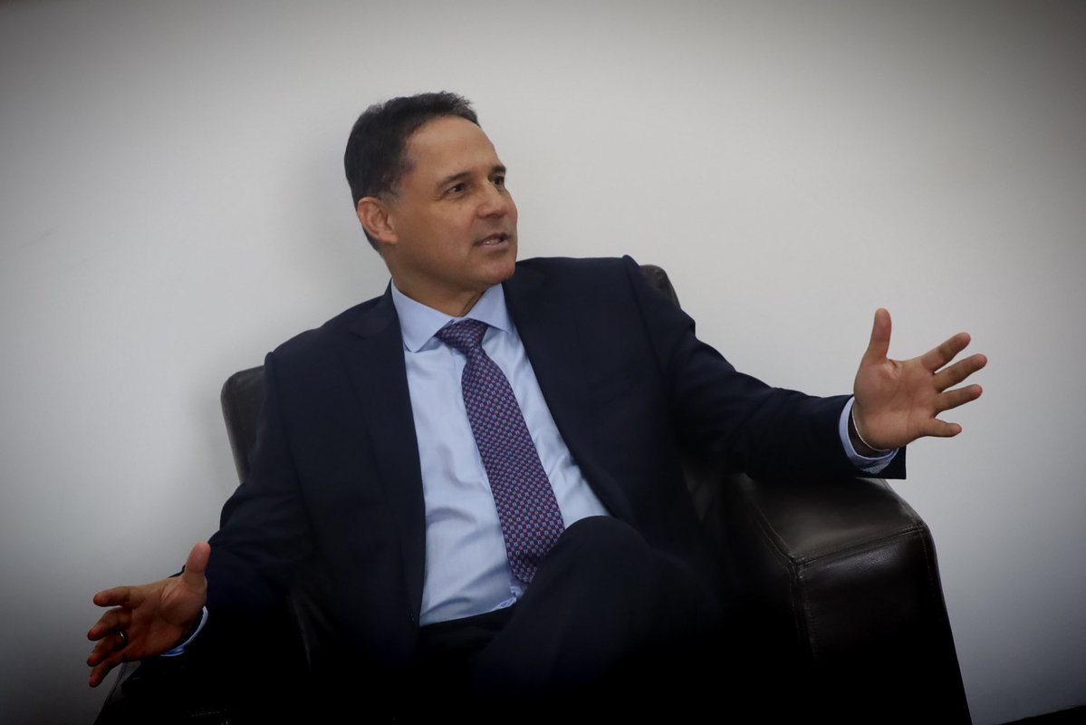 honohenriquez's tweet photo. Colombia necesita instituciones fuertes, que dialoguen con respeto y actúen con independencia. 

Sostuve una reunión con el honorable presidente del @consejodeestado, Alberto Montaña Plata. Coincidimos en la importancia de mantener una relación de colaboración armónica entre las ramas del poder público, siempre con pleno respeto por la autonomía constitucional.