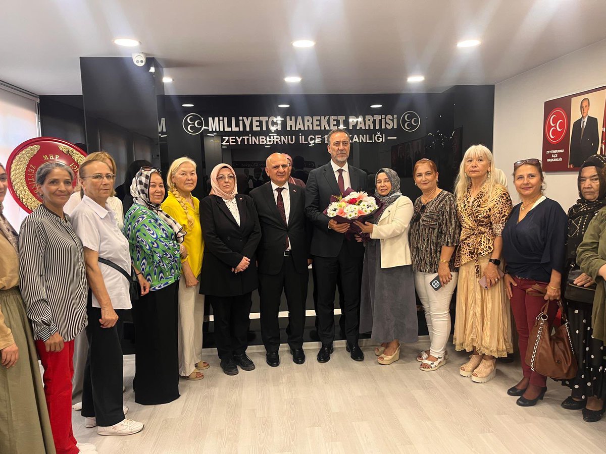 mhp_zeytinburnu's tweet photo. Milliyetçi Hareket Partisi İstanbul İl Başkanımız Sayın Volkan Yılmaz Beyefendi'yi İlçe Başkanlığımızda ağırlamaktan büyük bir memnuniyet duyduk.

Gerçekleştirilen bu kutlu buluşmada, İlçe Başkanımız Sn. Mustafa Sönmezoğlu tarafından ilçemizde yürütülen teşkilat çalışmaları ve kongre sürecimiz hakkında İl Başkanımıza kapsamlı bilgi arz edildi.

Ziyaret vesilesiyle teşkilat çalışmalarımız değerlendirilmiş, istişarelerde bulunulmuş ve dava şuuruyla birlik ve beraberlik içerisinde çalışmalarımızı kararlılıkla sürdüreceğimiz bir kez daha vurgulanmıştır.

Nazik ziyaretleri, kıymetli değerlendirmeleri ve teşkilatımıza verdikleri destek dolayısıyla İstanbul İl Başkanımız Sayın Volkan Yılmaz’a şükranlarımızı sunuyoruz.

Bilge Liderimiz Dr. DEVLET BAHÇELİ beyefendinin izinde, teşkilatımızın emrinde; azim, inanç ve kararlılıkla çalışmaya devam edeceğiz.

Zeytinburnu ile buluşuyoruz!..
Zeytinburnulularla kucaklaşıyoruz!..