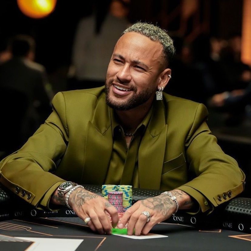 choquei's tweet photo. 🚨VEJA: Santos pede mais postura de Neymar e orienta que jogador evite aparecer jogando pôquer durante o horário dos jogos do clube. https://t.co/EIT0AaX6pW