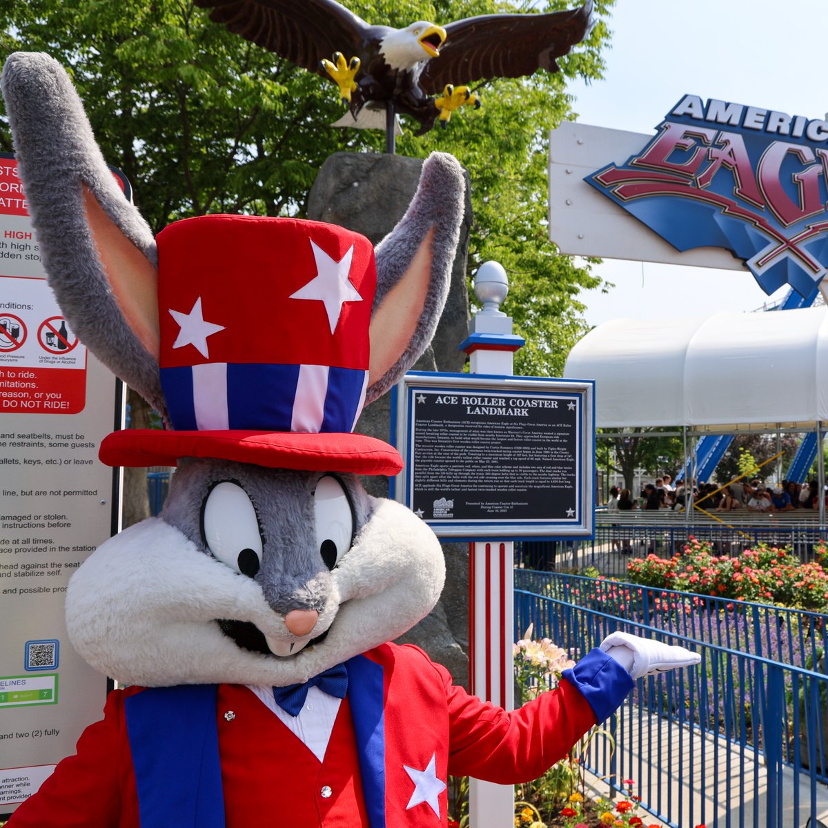 SFGreat_America's tweet photo. Today we are wishing a very special 86th birthday to a day one #SixFlagsGreatAmerica friend Bugs Bunny! https://t.co/vp2RrOIpzg