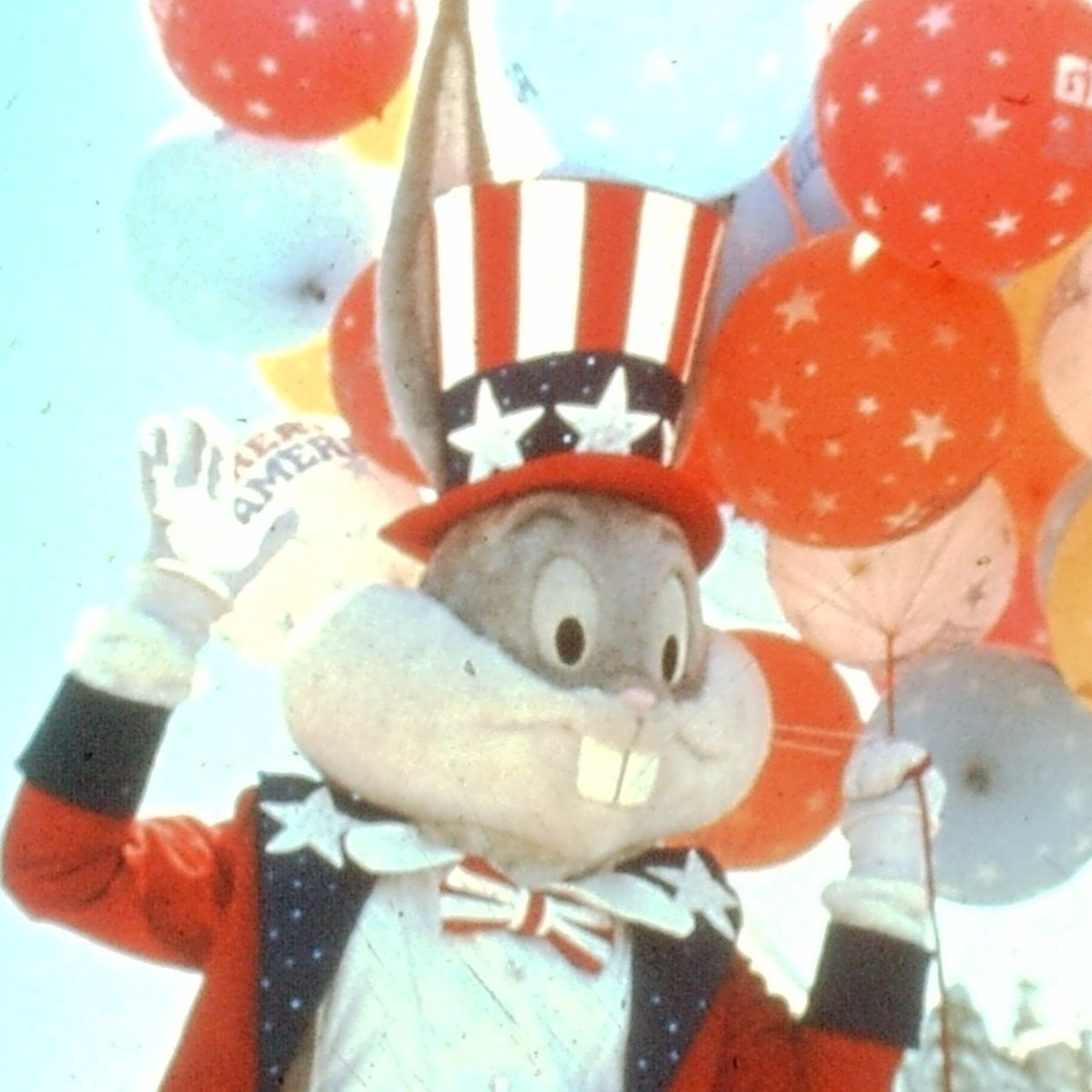 SFGreat_America's tweet photo. Today we are wishing a very special 86th birthday to a day one #SixFlagsGreatAmerica friend Bugs Bunny! https://t.co/vp2RrOIpzg