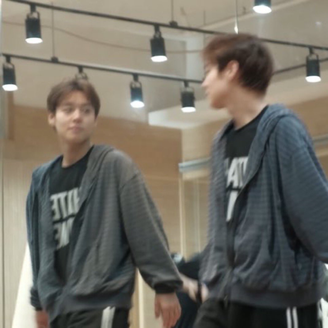 yeondieun's tweet photo. How does it feel to see yourself in the mirror and realize that you’re the Park Jihoon https://t.co/KtS0qL28PF