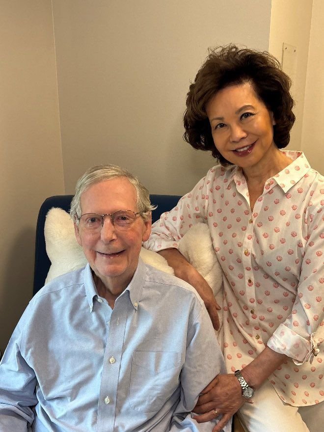 MrsButters's tweet photo. What the actual fuck are they trying to prove at this point with these dumb photos?

We're just waiting for the obituary after August 3. 

EVERYBODY knows he's dead and won't do anything about it. https://t.co/0xVagymmrg