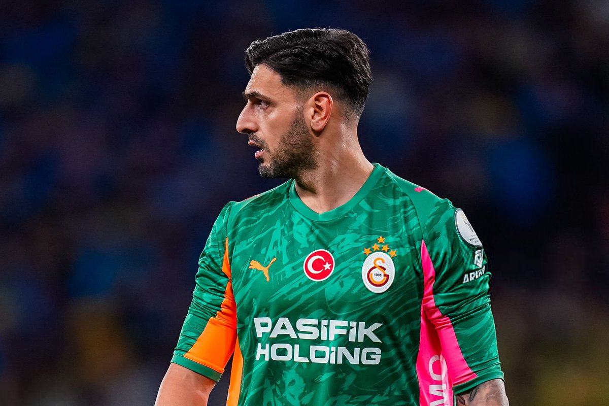 Yilmaz_Daichin's tweet photo. Güncel form durumlarıyla amatörde bile takım bulamayacak Kaan Ayhan ve Günay Güvenç 'Takıma abilik yapsın' bahanesiyle takımda tutarlarsa... Bu takıma her şey müstehak olur https://t.co/8eywqICdlx