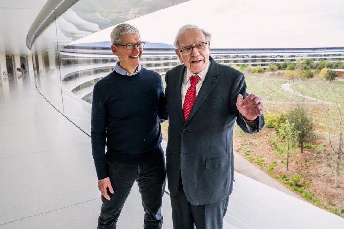 kajiii323's tweet photo. アップルが再び世界最大の企業に返り咲いた 🍎

時価総額は4.94兆ドルで、エヌビディア（4.9兆ドル）を僅かに上回ったよ。 https://t.co/ZoPsVTjuFy