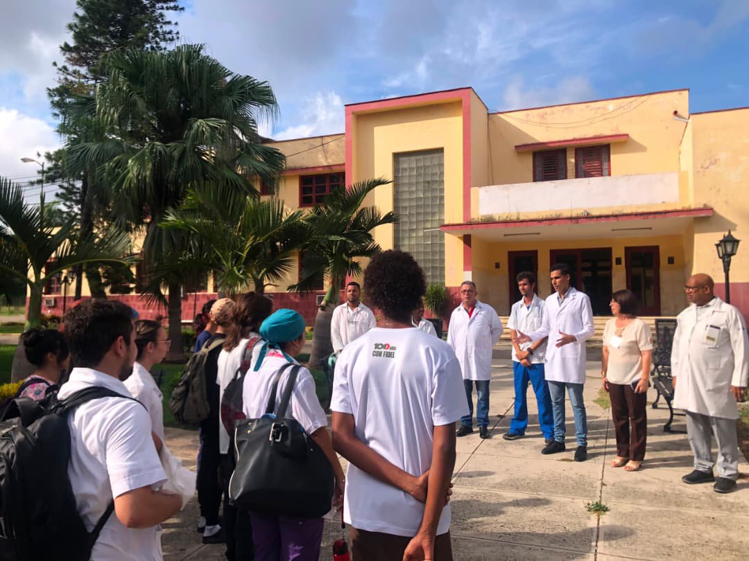 YagenPerez's tweet photo. En saludo al Día de la Rebeldía Nacional,las organizaciones juveniles de la UCM Habana dentro del Plan de Movilización Juvenil para el Verano, en coordinación con la @DPSHabana se abanderó en el Hospital Pediátrico de Centro Habana el *"Contingente Juvenil Dr. Ernesto Guevara".* https://t.co/6VkvJkwrH9