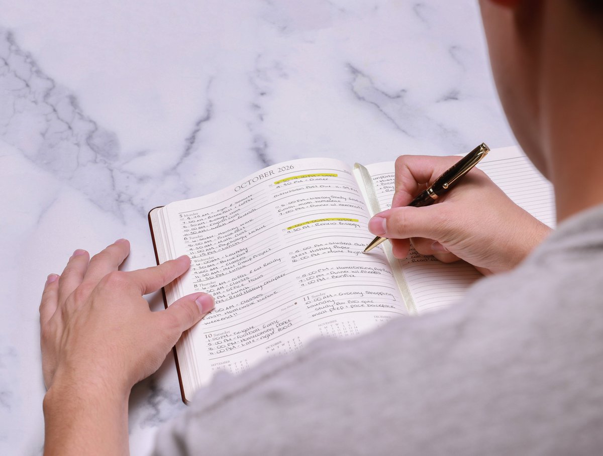 Gallery_Leather's tweet photo. Gear up for back to school with 15% off sitewide using code: SC15, happening through Sunday, August 2. Keep your school year on track with our Academic Planner. Enjoy weekly pages on the left with a full page of notes on the right. Shop now: https://t.co/v4VmnTcROO https://t.co/wUsQeLfQeR
