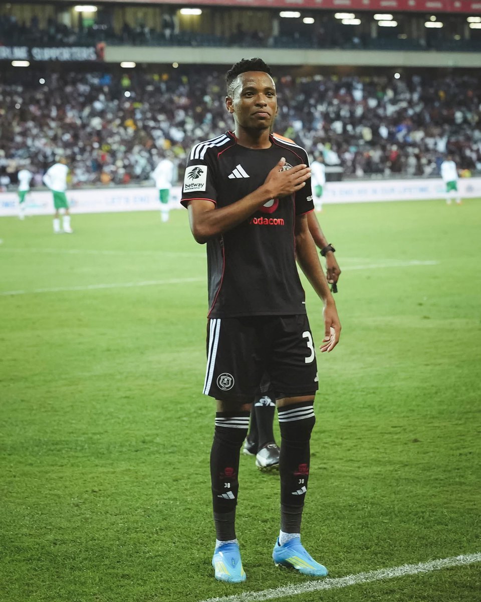 makwande_m's tweet photo. No Orlando Pirates fan will scroll past this without dropping a heart for the PSL Footballer of the season, Relebohile Mofokeng! ❤️❤️❤️ https://t.co/5mir2IMusV