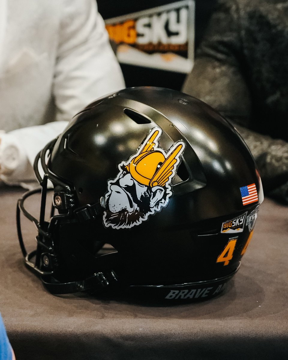 VandalFootball's tweet photo. Talkin’ ball. https://t.co/zpwogIUEvW