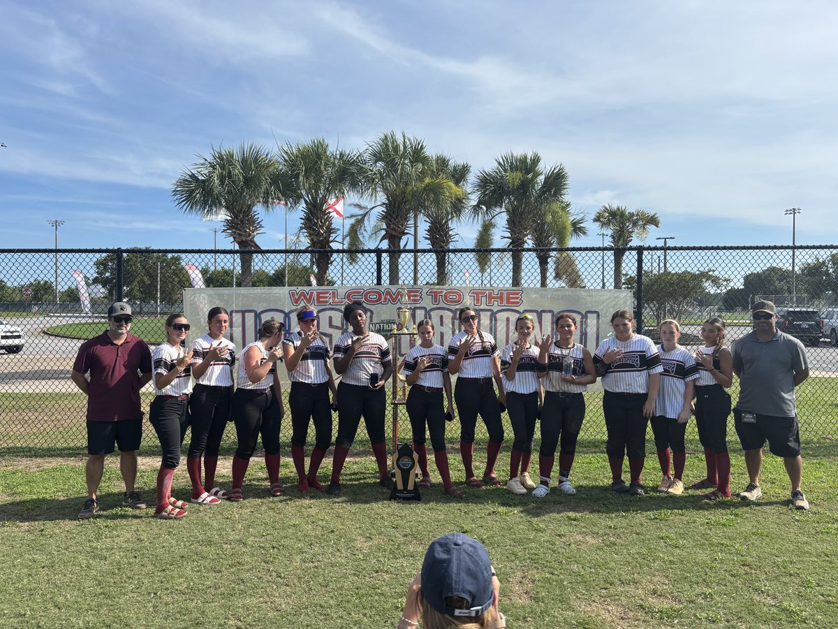 2028sarah's tweet photo. I enjoyed my week with my Showstoppers girls!  I was able to end the weekend with .444 BA OBP 1.139. Pitching I pitched 14 innings-18 SO, 3 BB and ERA .955. @CoachOAllZones @UWGSoftball @warhawksball @coachessary @coachangelbrown @Acozart44 @UAH_SB Thank you for all the Coaches that came to see us play!