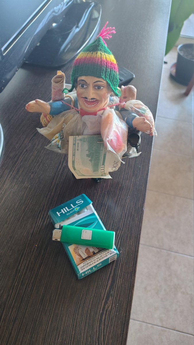 AnaBerbelArt's tweet photo. Compré unos cigarrillos Hills por 1800$ https://t.co/lx1XUKvlls