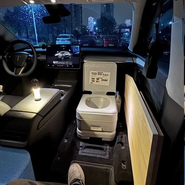 Anneonz1's tweet photo. Turning a Tesla Model Y into a mini camper by removing the passenger seat. Some builds even add a compact toilet setup. Who needs a traditional RV when your Tesla can become a road trip machine?

#Tesla #ModelY #TeslaLife #Camping #VanLife #EV #ElectricVehicles https://t.co/0vsyWaje1m