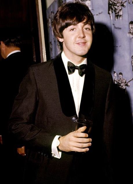 beatlequeef's tweet photo. running my hands through her poop https://t.co/Uo8v5ZHPTw