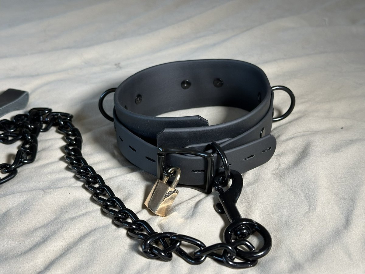 CaliKinkCo's tweet photo. @LycraBoy3 @ShinyLatexToy i make biothane cuffs and collars that are lockable, super strong and hold up very well to the strongest people! I would love to make you a custom set! https://t.co/x4C9TQ5F2r