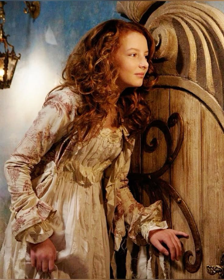 _PADMELIA_'s tweet photo. Book! Sansa Stark https://t.co/aGgka4WiGA