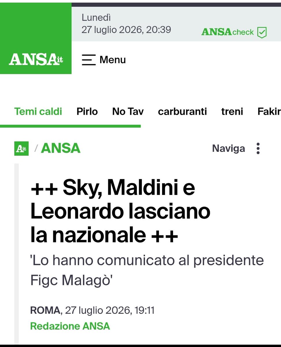 Sovranista76's tweet photo. #Maldini unico ❤️.
In un paese fallito,
dove regna l'ignoranza e la malafede,
a una persona pulita ed esemplare come Paolo,
non è permesso di fare le cose in coscienza e libertà,
perché siamo un paese schiavo della politica e delle elite,
che sovrastano da sempre,
il bene incondizionato di questa nazione e di questo popolo.
Avevamo solo il calcio che funzionava.
Ora abbiamo perso pure questo.
E pensare che l'italiano medio,
crede e pensa di vivere ancora in una nazione, libera, democratica, e indipendente.
Poveri illusi. #FIGC