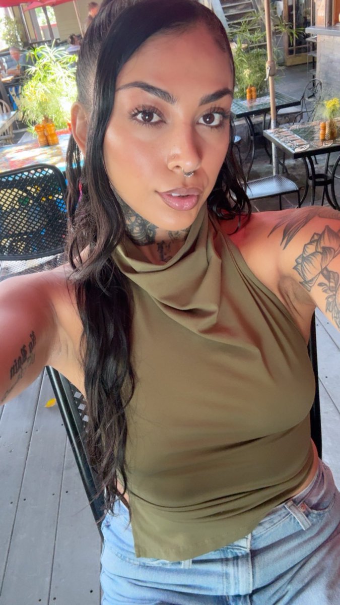 jordaannss's tweet photo. Monday’s aren’t so bad 🥰 https://t.co/GPD7TS6CE2