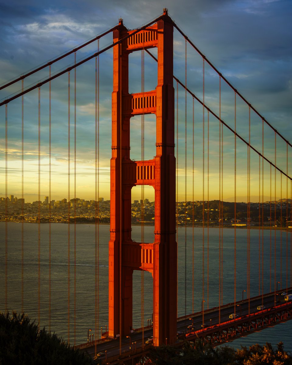 StuInSF's tweet photo. Beautiful lighting on the Golden Gate Bridge at sunrise last week https://t.co/t6YRtpDcTh