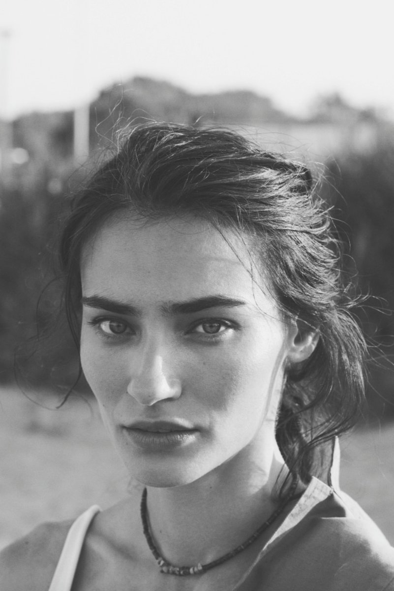NijaMoro's tweet photo. Prestige actress Saadet Işıl Aksoy is part of IH cast. She’s Yekta’s wife 🤍

#istanbulhatırası 
#NejatIsler #SimayBarlas #yiğitkoçak #Netflix https://t.co/YTRsbYhqIg