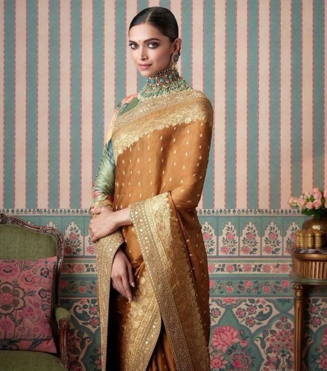 darth_kal's tweet photo. Deepika Padukone can do both, gracefully https://t.co/OxqcdxXMGe