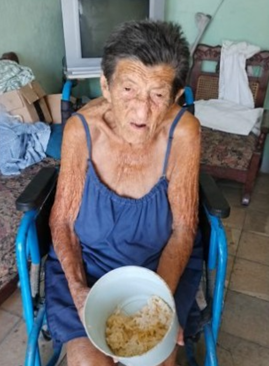 BellaLula20's tweet photo. @LiaVeronas @Vilma04122001 @v @AlexandrGu35419 @BetsyDazVelzqu2 @fredfp19 @Abedalazeez150 @castro_fel1980 @FragaDeysi @DKhalep7 @dalisg89 🇨🇺 21h #CacerolazoNacional #CubaPaLaCalle
ABAJO LA DICTADURA, NO MÁS REPRESIÓN, NO MÁS MISERIA, NO MÁS HAMBRE. #CubaNext https://t.co/1M0BrSV8xw
