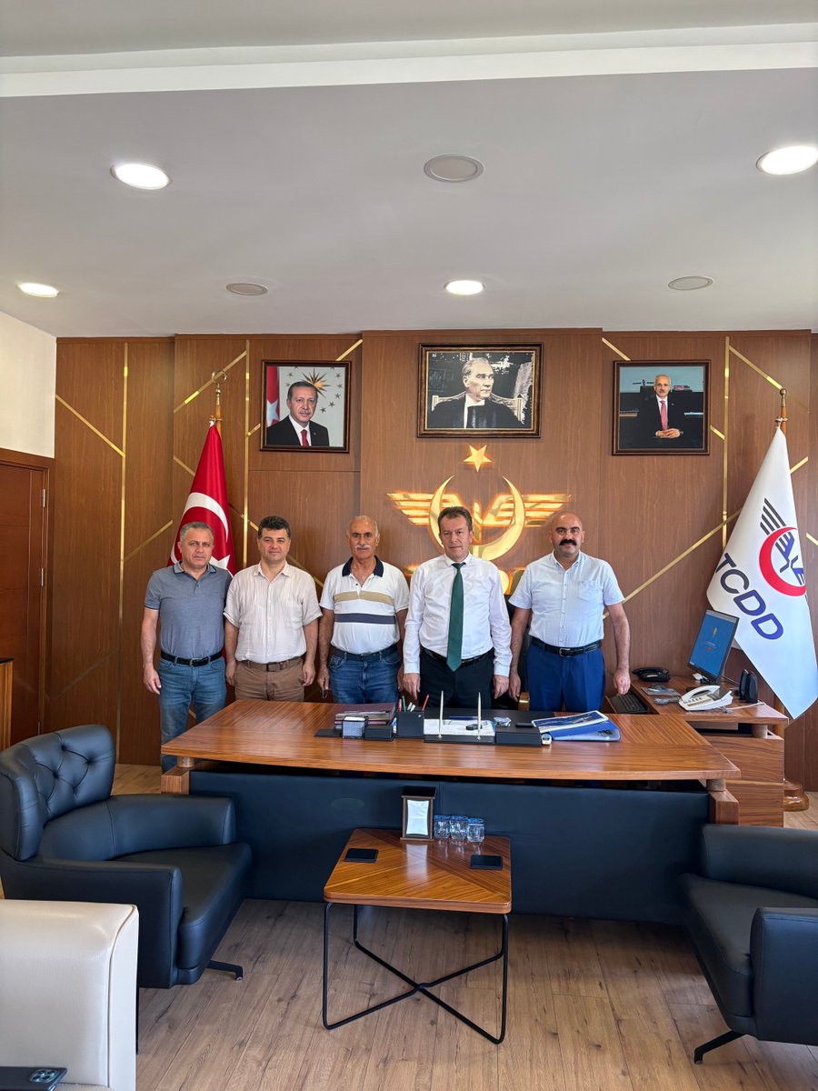 RmaUlast's tweet photo. Ulaştırma Memur-Sen Adana 2 Nolu Şube Yönetimi olarak, TCDD 6. Bölge Müdürümüz Sn. Hasan ARI’yı makamında ziyaret ettik. 

Nazik ev sahiplikleri ve samimi ilgileri için kıymetli Bölge Müdürümüze teşekkür eder, çalışmalarında başarılar dileriz. https://t.co/ZhNQFnjxh3