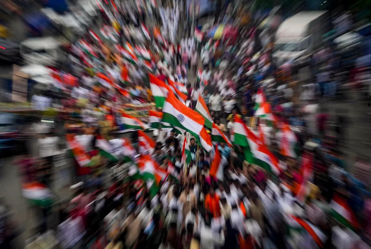 indiceconomics's tweet photo. This is probably what Kolkata looked and felt like in 1926. https://t.co/K43fD2kGUl