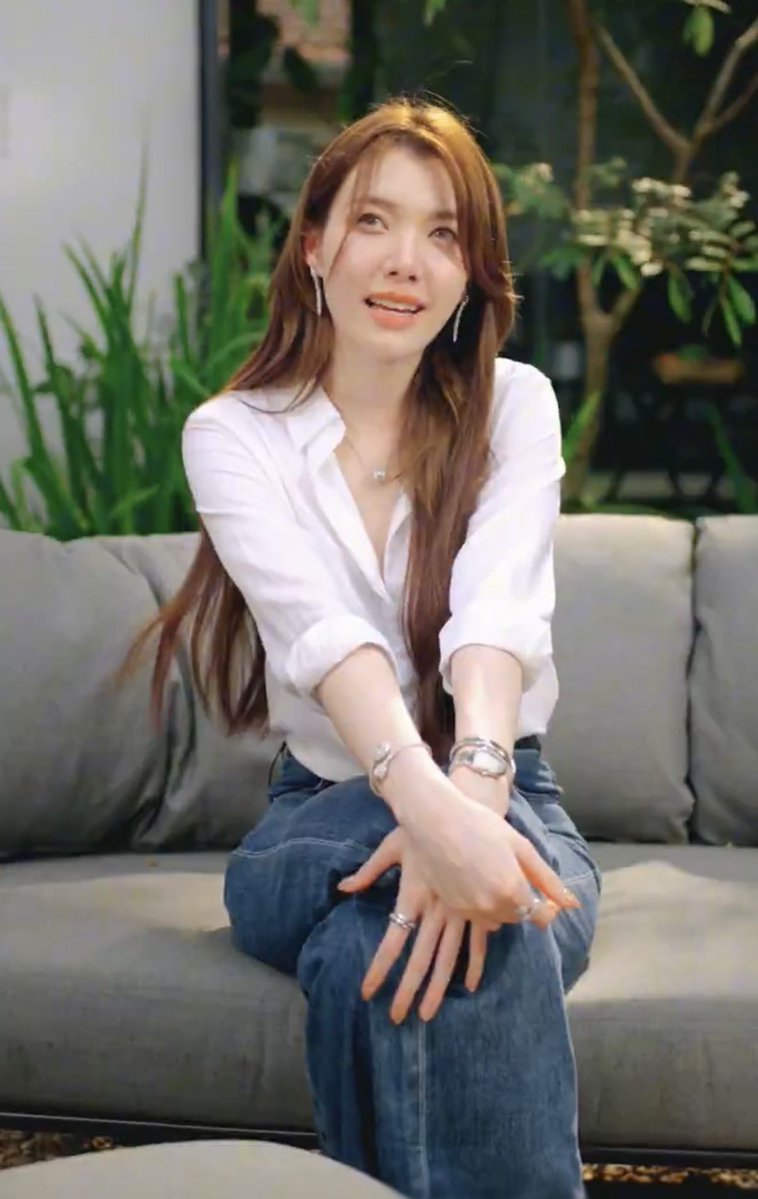 blueshitr_'s tweet photo. แอบคิดถึงคะนึงหาผู้หญิงหน้าตาสวยพริ้งเพราสวมเชิ้ตขาวและกางเกงยีน 😣🫰 https://t.co/3Bkt7lKBkB