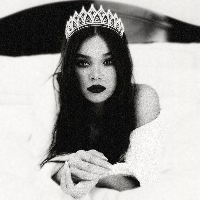 thxtbookishgurl's tweet photo. P R I N C E S S  E L I Z A B E T H 

Disney / Descendants verse • Sister to Ben • Descendant of Belle &amp; Adam • Bisexual • Adult writer • Ships with chemistry 

Loved by #𝙍𝙪𝙣𝙣𝙚𝙧𝙨 https://t.co/oFvsprskY3