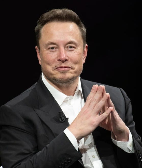 Eyaaaad's tweet photo. إيلون ماسك:

في العام 2036 لن يكون للمال أي أهمية... الذكاء الاصطناعي والروبوتات ستعمل من أجلنا وتوفر لنا كل شيء ونتفرغ لهواياتنا وأحوالنا الشخصية ونستمتع بحياتنا. https://t.co/415Hydrv17