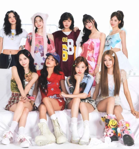 AboutMusicYT's tweet photo. TWICE's Jihyo shares a new message on Bubble amid contract renewal discussions:

"I thought about it a lot and was very cautious about coming on Bubble, but I will resolve and organize things well so that ONCE doesn't have to wait too long, and I'll deliver the news quickly!

As the person in charge of my own life, I will think it through sensibly and wisely and make my decision, so I hope ONCE will support and trust me a lot just like you always have.

I sincerely love and cherish TWICE, so I believe ONCE will understand me well with just that reason! I'm sorry for coming after such a long time. I'll come back again when we can casually share everyday conversations and joke around! Sleep well, eat well, rest well, and let's get through this well! Thank you always, ONCE."