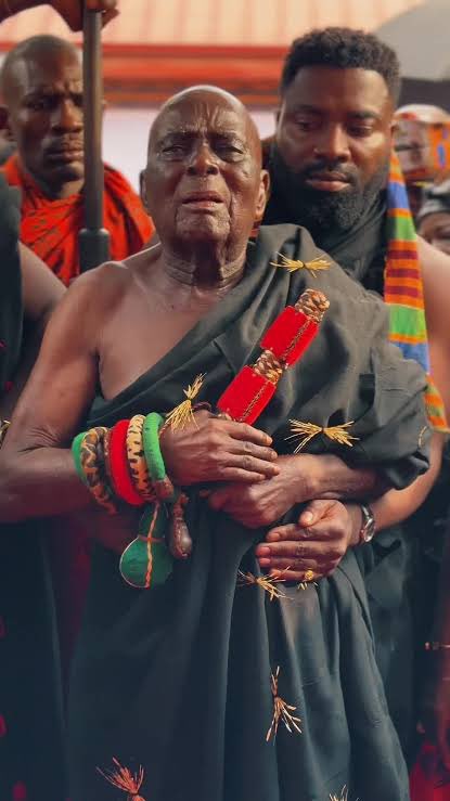 cdrafrica's tweet photo. 🇬🇭 NEWS FLASH : 

The longest-reigning chief in the Asante Kingdom, Paramount Chief of Ahafo Kenyase No. 2 Odeneho Dadeako Kwabena Nsia Ababio, has been destooled after 89 years on the throne. https://t.co/fyYsZ0kX6a